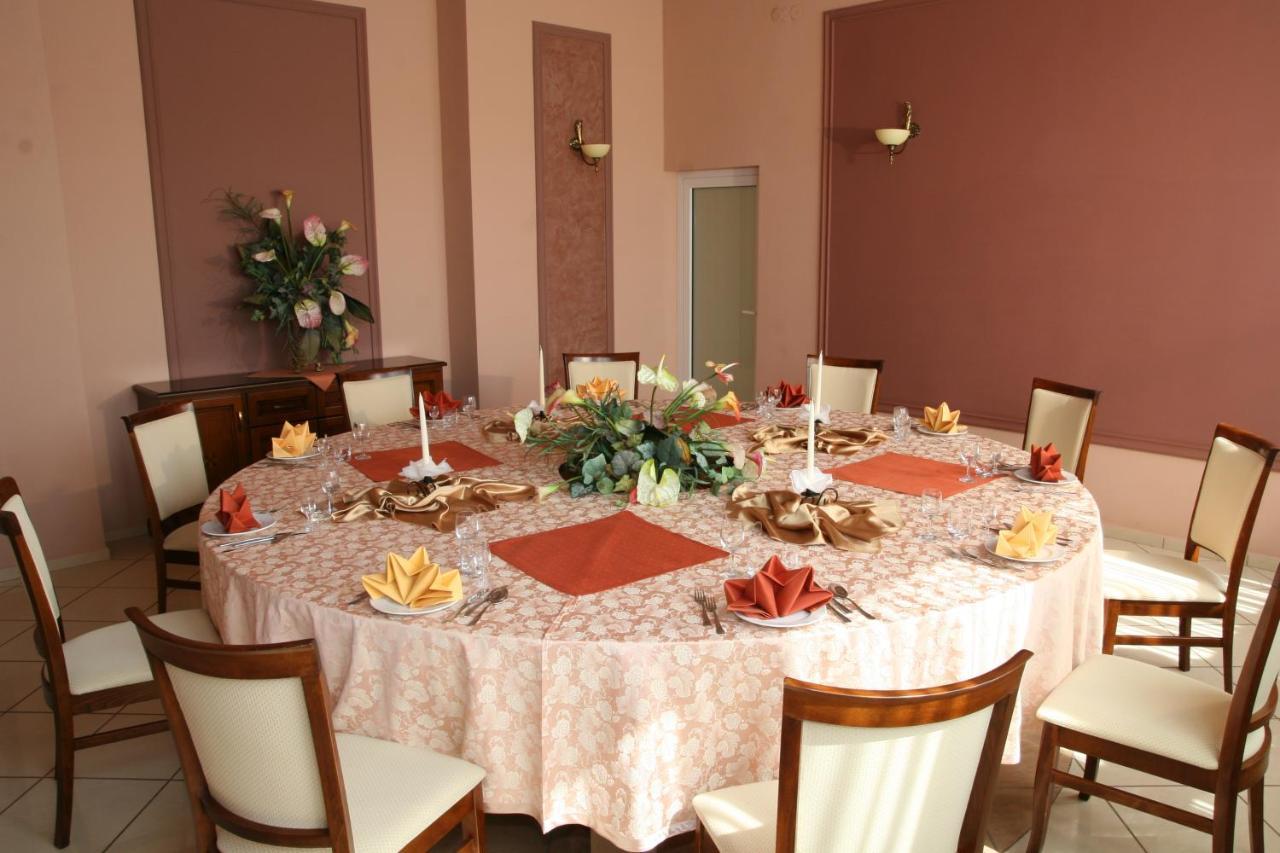 Kompleks Restauracyjno-Noclegowy Rubikon Люблин Екстериор снимка